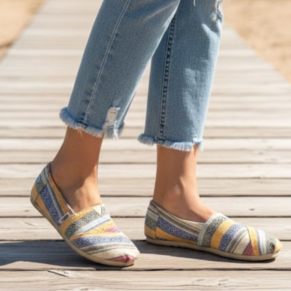 Toms Multicolor Striped Espadrilles Flats Slip On Cozy Aztec Tribal Shoes